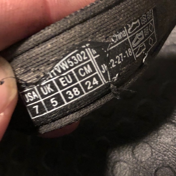 Vionic slippers size 7 - Picture 5 of 8